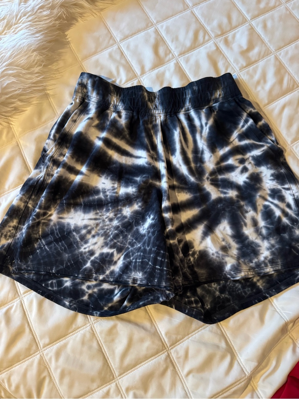Lululemon Athletica LA High Rise Relaxed Tie-Dye Black White Womens Shorts